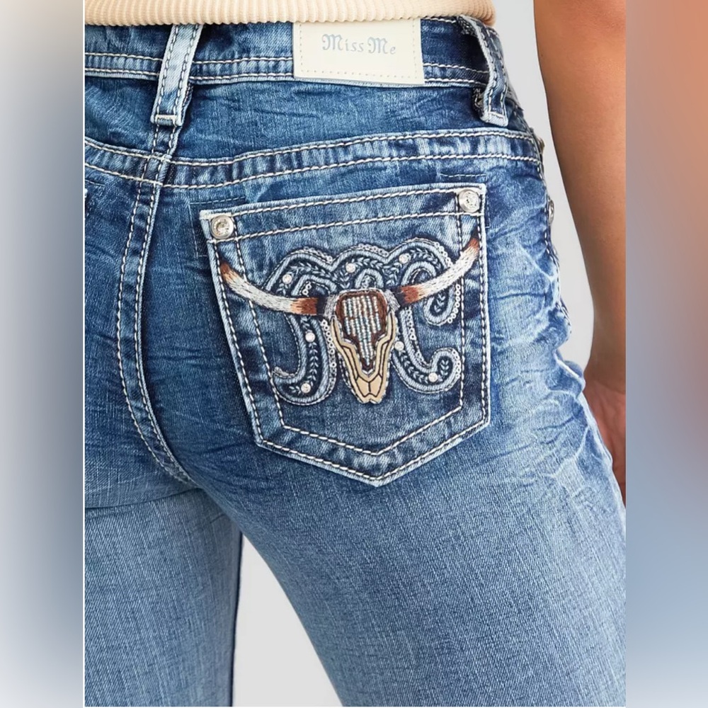 Miss Me Jeans Used Size 25/32 Straight Leg USED